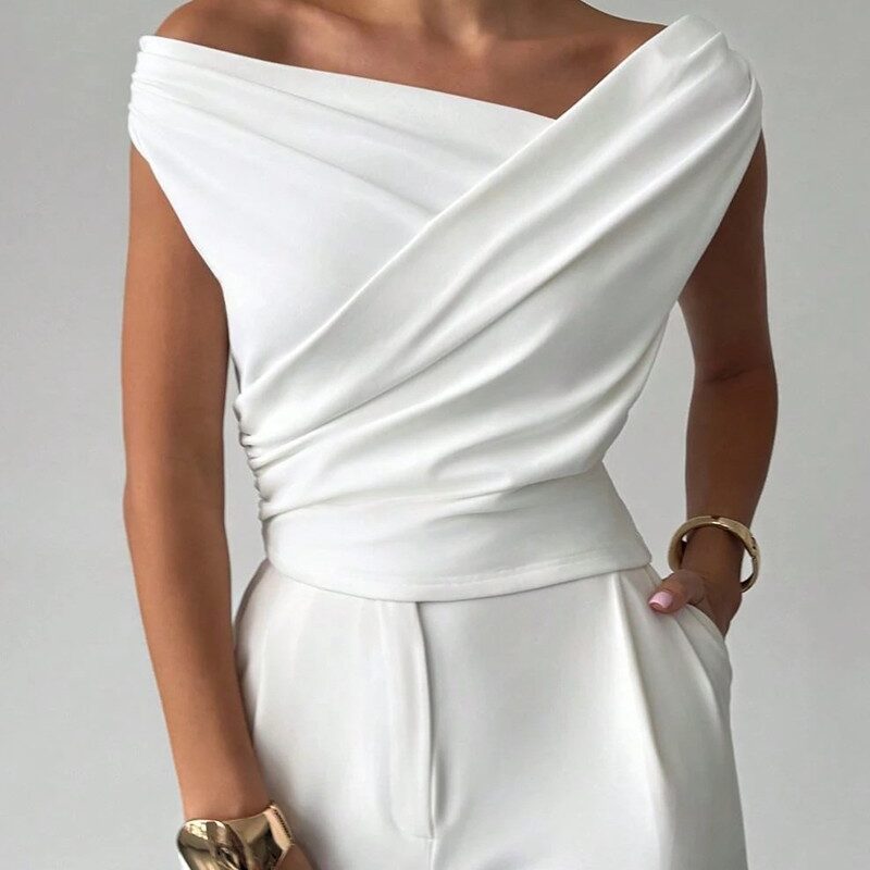 Camisa elegante con hombros descubiertos y drapeado